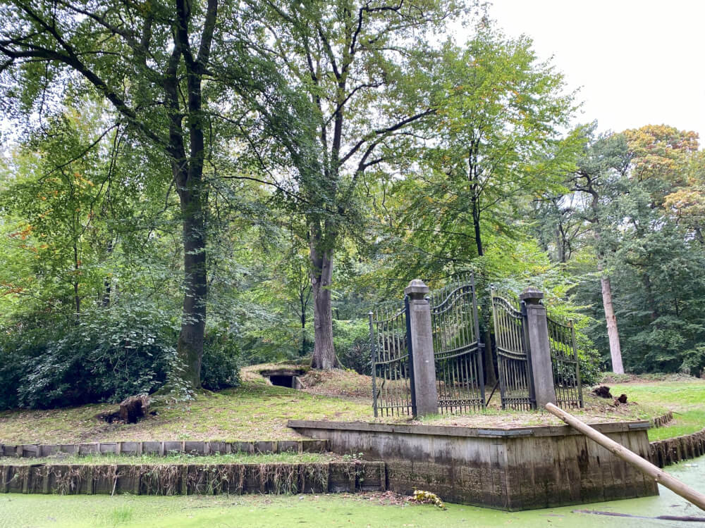 Het grafeiland in stadspark de Warande, Helmond.