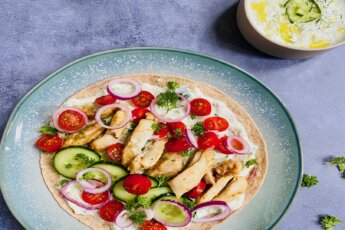 Recept voor Griekse wraps met zelfgemaakt tzatziki.