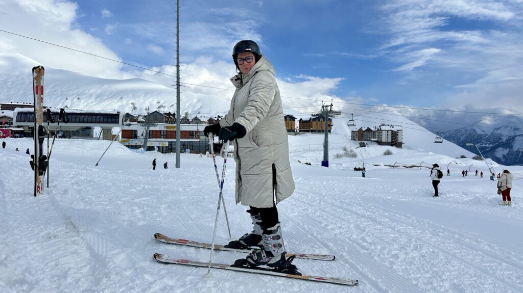 Wintersport in Gudauri, Georgië.