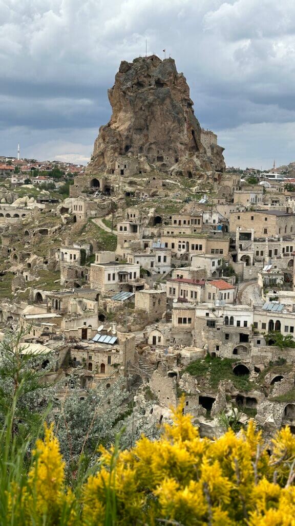 Ortahasir Castle, een van de bezienswaardigheden van Cappadocië.