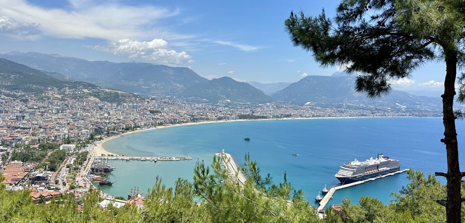 Maak een stadswandeling in Alanya tijdens je cruise dag of strandvakantie.