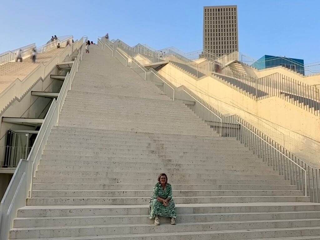 De piramide is een van de bezienswaardigheden van Tirana.